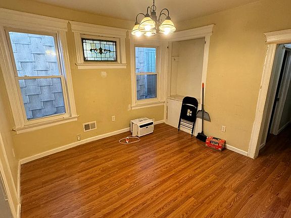 2nd image of 373 S 18th St Floor 1