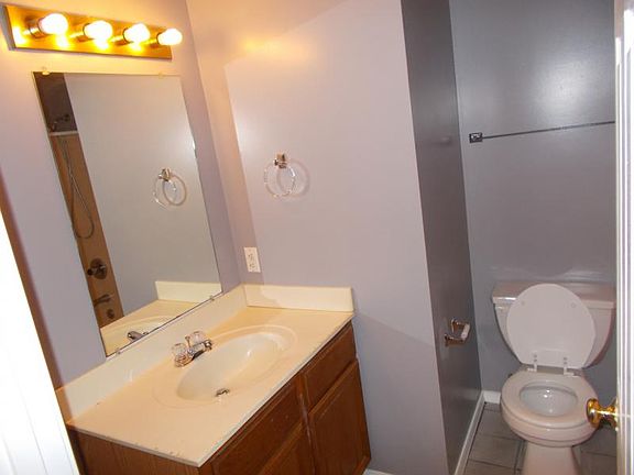 3rd image of 515 W Hays Ct