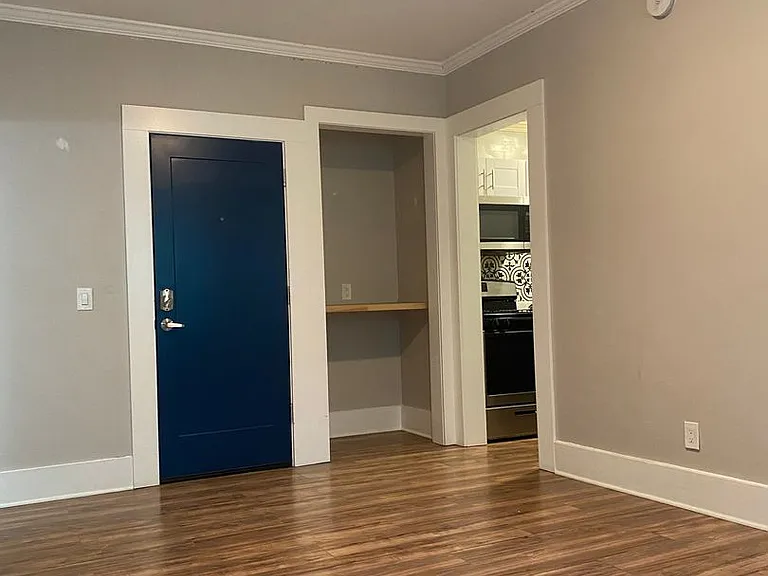 445 Post Ave — Photo 3