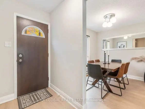 14 Fern Ave #14, Toronto, ON M6R 1K1
