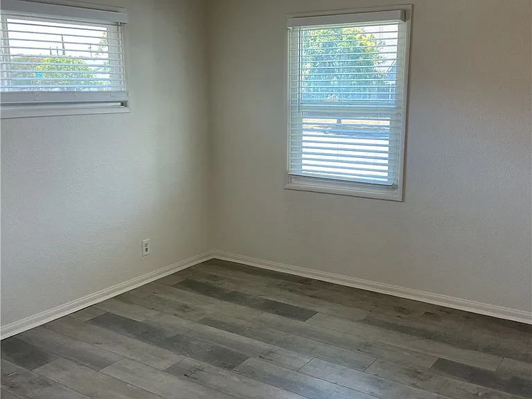 816 W G St — Photo 15