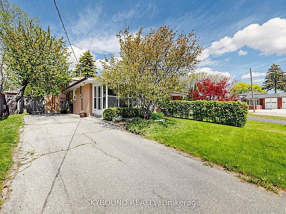 3rd image of 22 Friar Tuck Rd