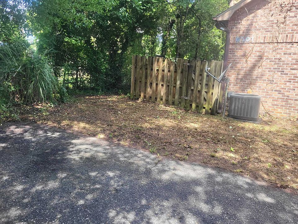 2nd image of 6301 Hawthorne Ln. #102