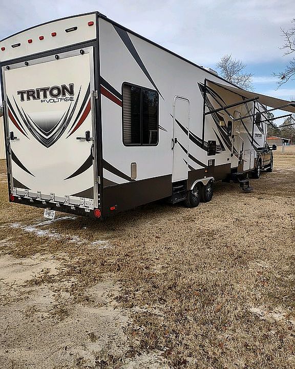 39' Triton Toy Hauler!