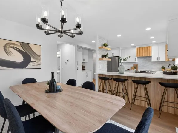 40 SW Bernard Way NW, Calgary, AB T3K 2E9