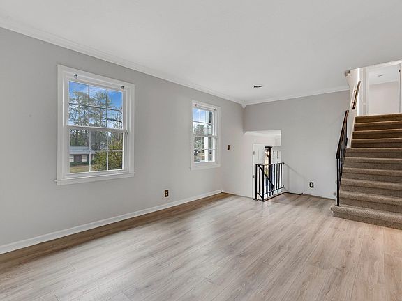 3rd image of 229 Heather Dr