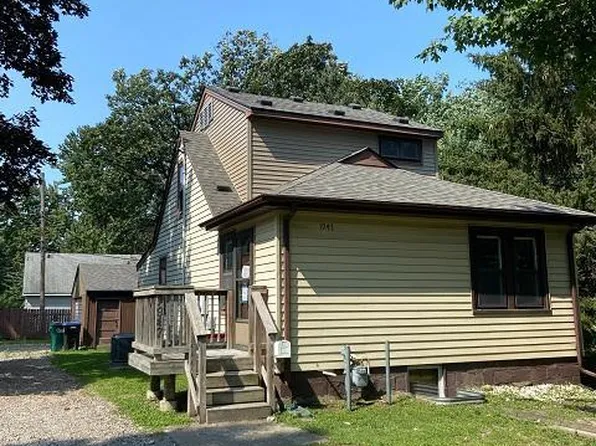 1947 Eustis St, Lauderdale, MN 55113