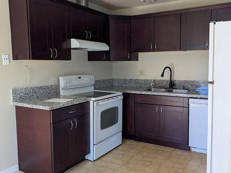 1817 E Grand Ave #38 — Photo 9