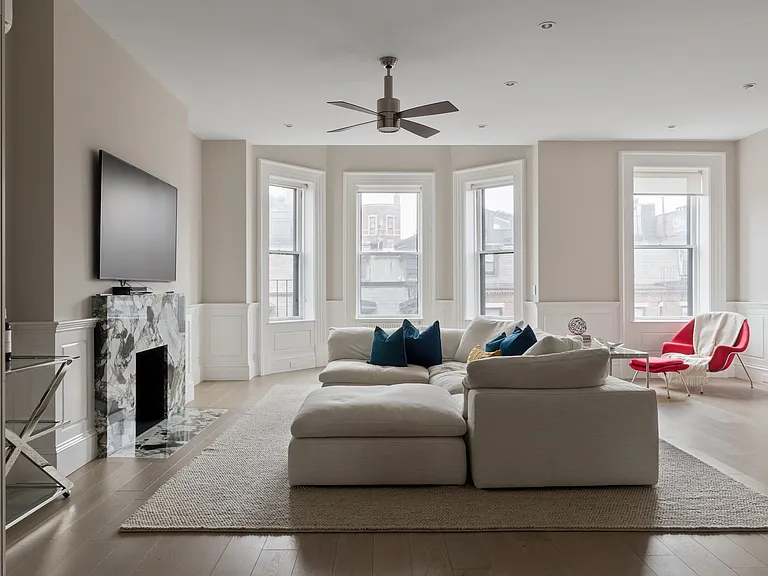 135 Commonwealth Ave #Penthouse 7/8 — Photo 1