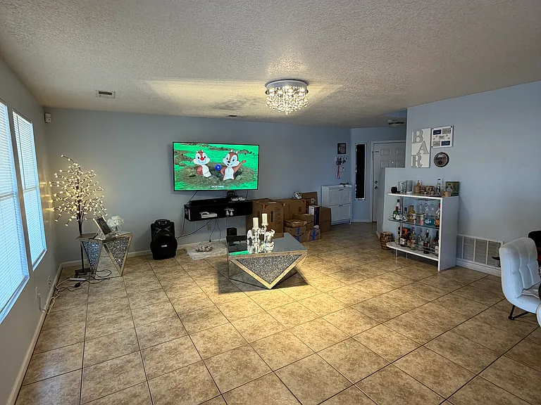 612 Avanti St SW — Photo 1