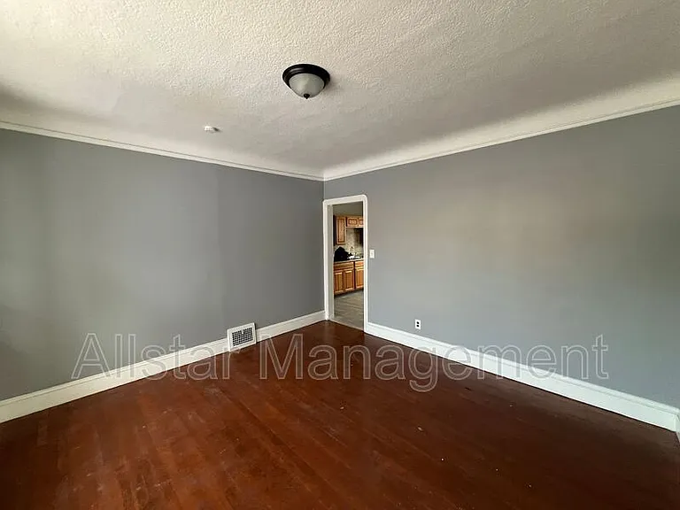 3255 E 139th St #UP — Photo 23