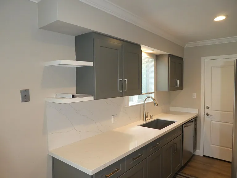 1605 Redwood Ave — Photo 10