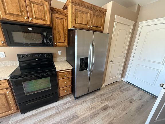 2nd image of 3888 Brighton Cir