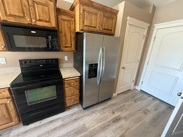 3888 Brighton Cir — Photo 2