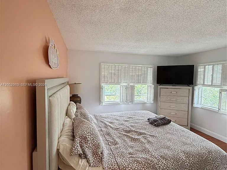 5961 N Falls Circle Dr #408 — Photo 12