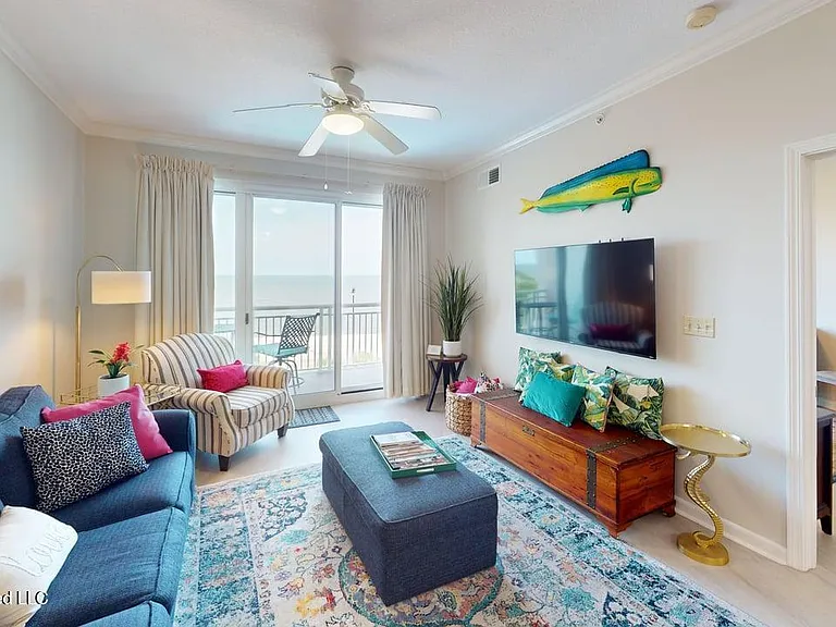 2228 Beach Dr #404 — Photo 3