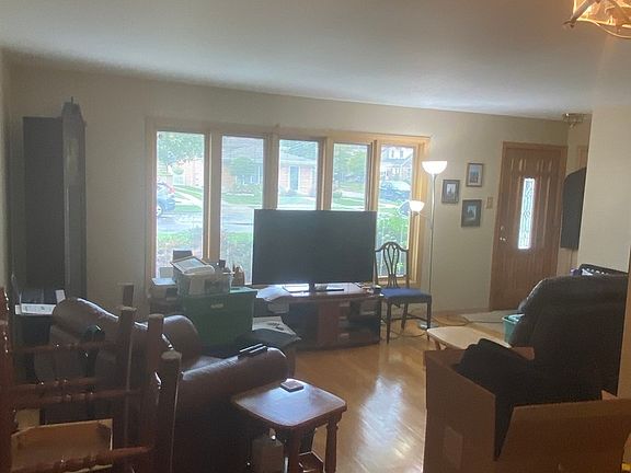 5th image of 10505 S Millard Ave