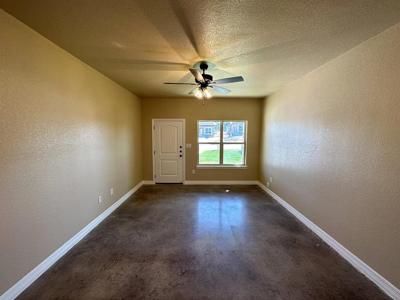 3 bed, 1332 sqft, $1,350 — Photo 4