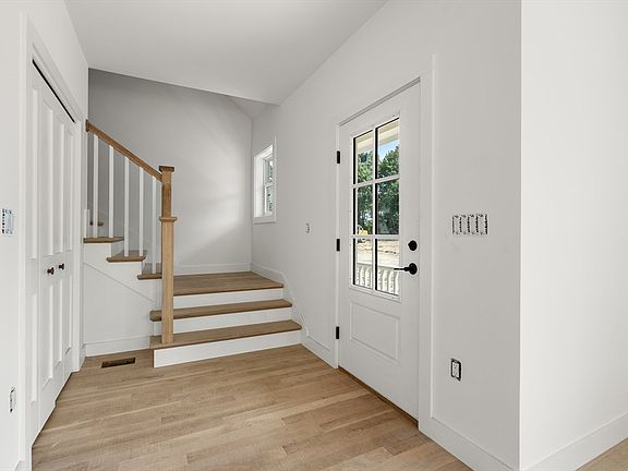5th image of 6 Kinsale Ln