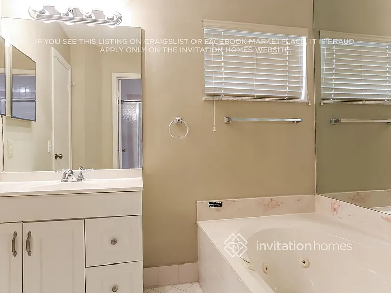 576 NW 48th Ave — Photo 13