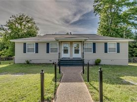 2828 East Cir