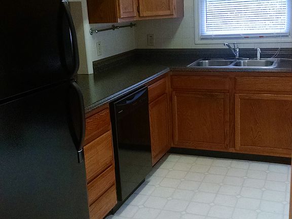 3rd image of 451 Eagle Brook Dr