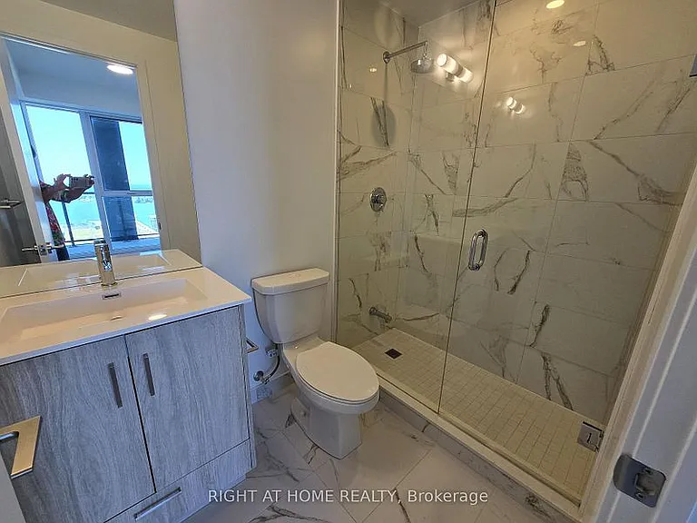 180 Front St E #4209 — Photo 28