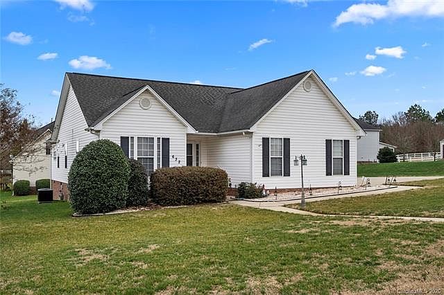 1st image of 632 Summey Farm Dr