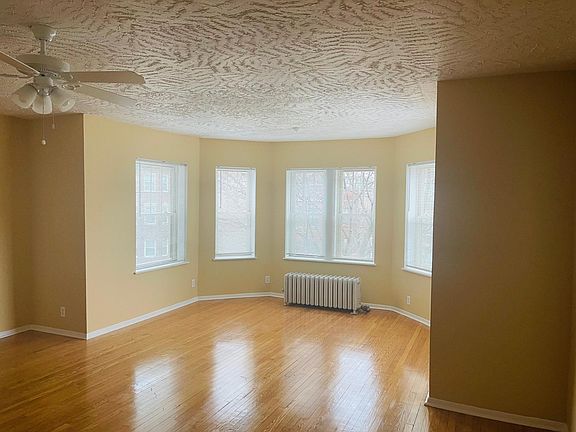 2nd image of 6925 S Crandon Ave #2W