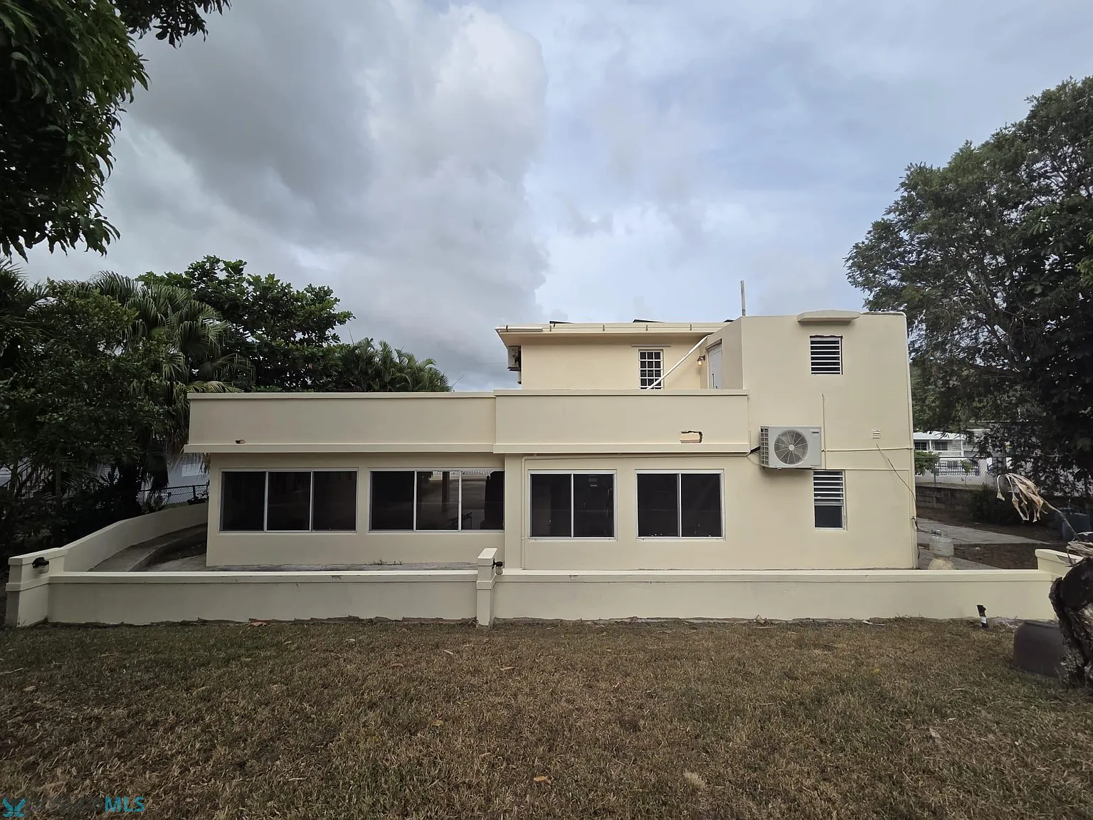 3 bed, 2.0 bath, 1960 sqft, $1,700 — Photo 3