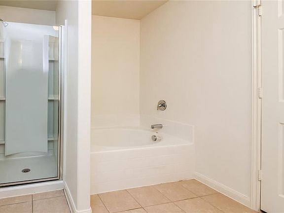 4th image of 233 Oriole Dr