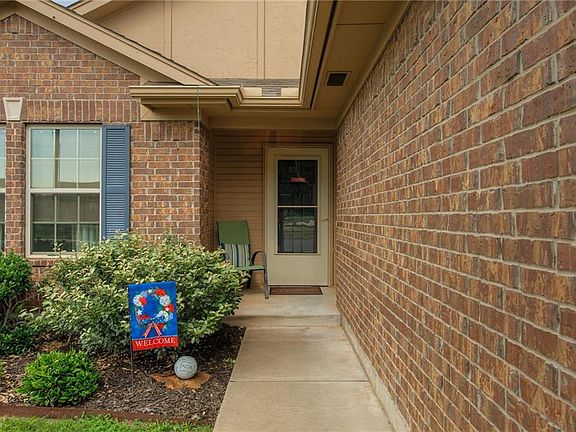 3rd image of 2606 Trailwood Dr