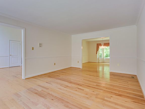 5th image of 10100 Homar Pond Dr