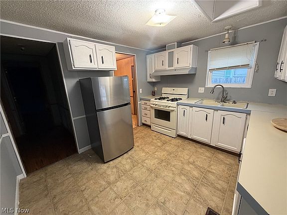 4th image of 856 Beech Ave