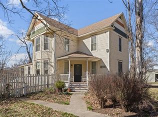 203 9th St, Baldwin City, KS 66006