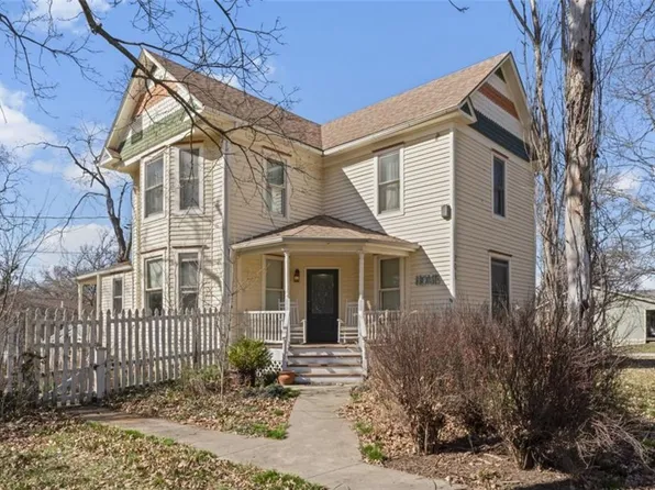 203 9th St, Baldwin City, KS 66006