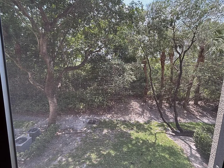 900 SW 142nd Ave #202L — Photo 36