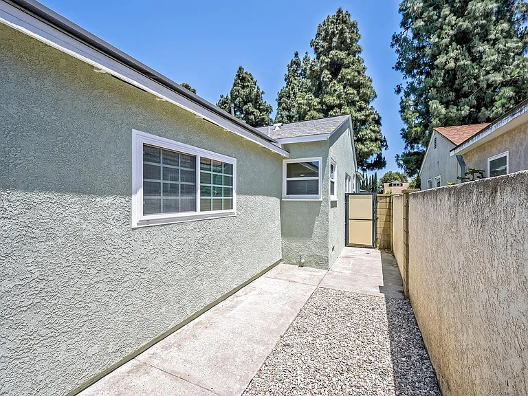 4913 Premiere Ave — Photo 52