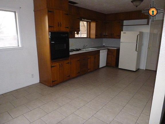 2nd image of 209 W Yucca Ave