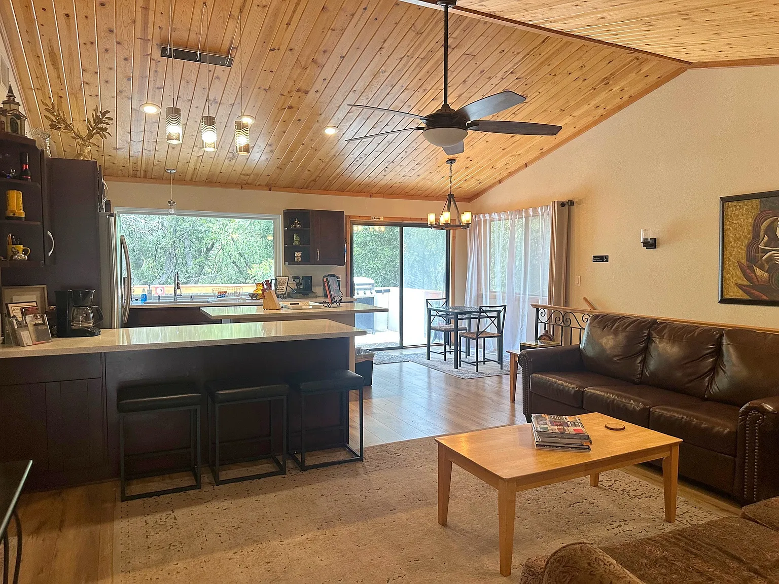 4 bed, 2258 sqft, $2,475 — Photo 3