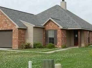 102 Quiet Meadows Cir, Youngsville, LA 70592