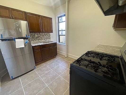 4th image of 32-30 30th St #3B
