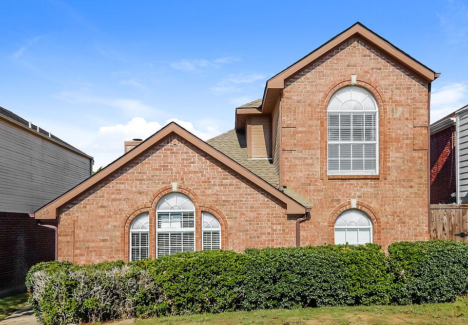 1st image of 525 Valley View Dr