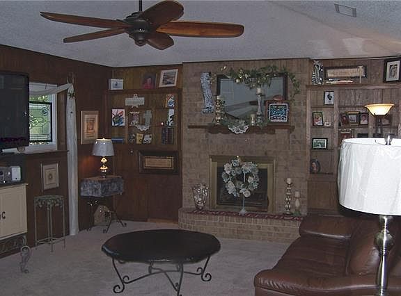 5th image of 201 Amber Ln