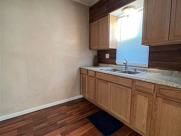 3rd image of 315 E Emporia Ave
