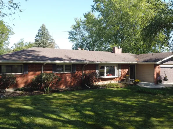 18104 Kishwaukee Valley Rd, Woodstock, IL 60098