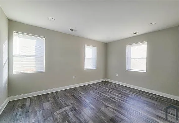 6 bed, 1200 sqft, $5,650 — Photo 4
