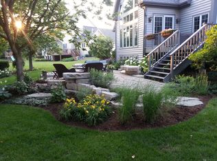 N170 N Alexander Dr, Geneva, IL 60134