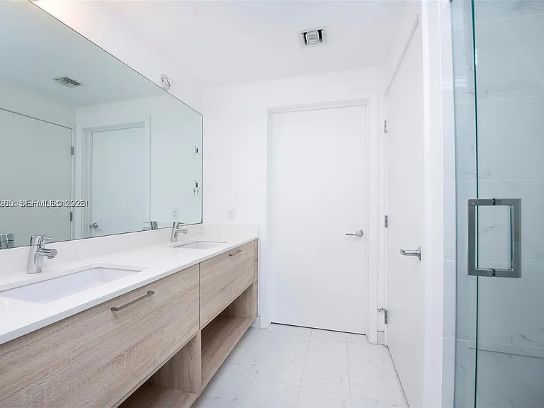 16385 Biscayne Blvd #2515 — Photo 11