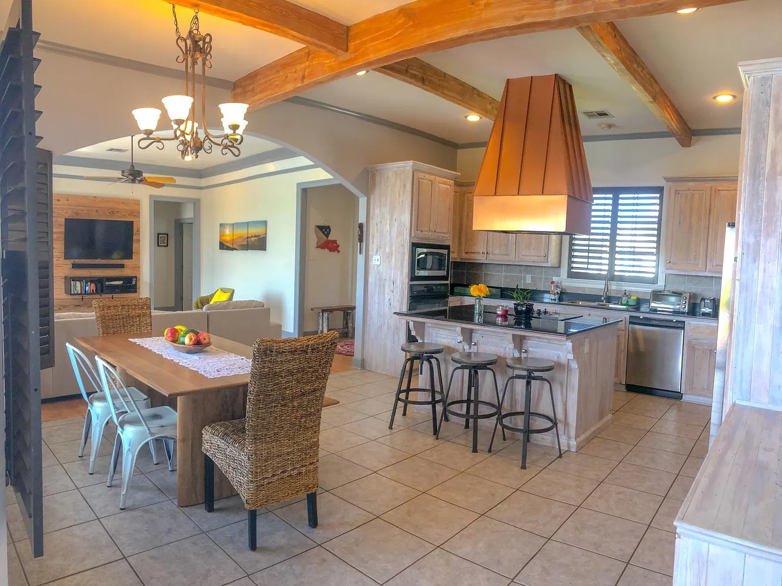 3 bed, 1941 sqft, $2,800 — Photo 4